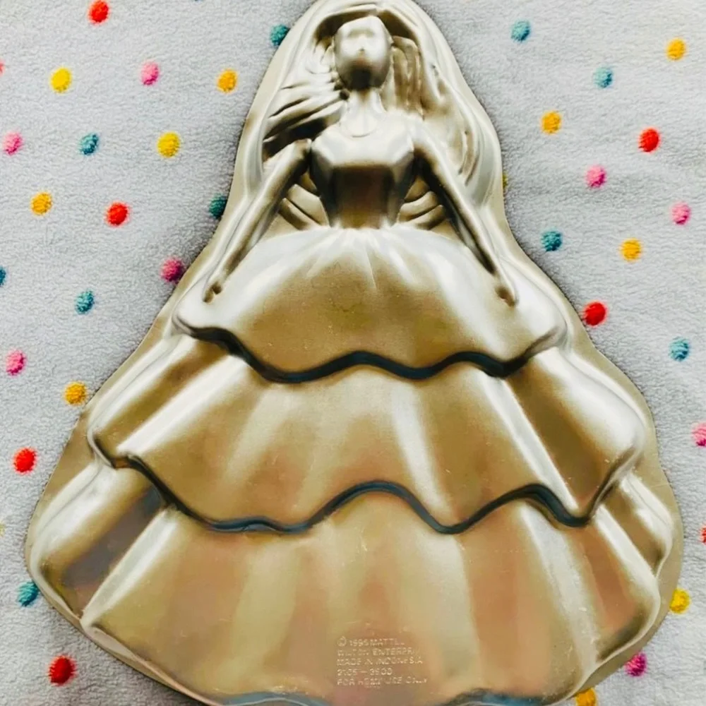 Vintage Barbie Mattel Wilton Cake Mold Tin 1995